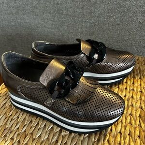 SoftWaves Bronze leather with Black Chain